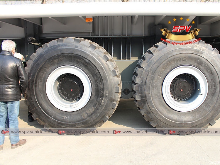600 Hp Power Sinotruk Tractor Head-Tyre